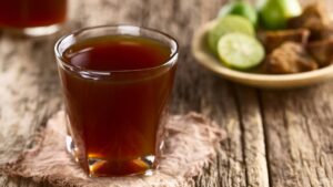 traditional Venezuelan drinks - papelón with lemon