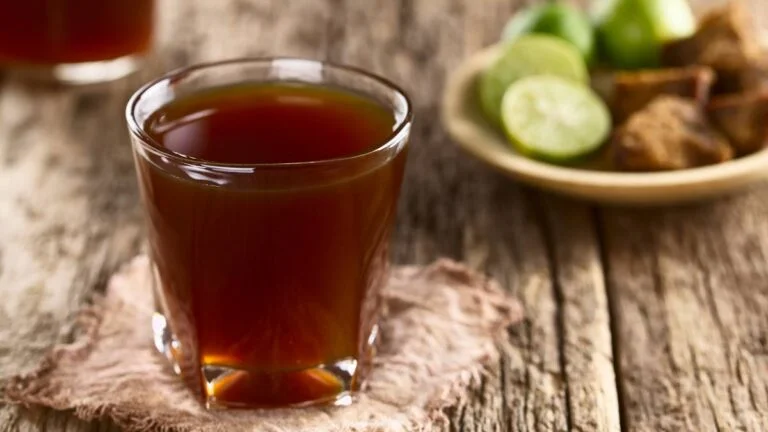 traditional Venezuelan drinks - papelón with lemon
