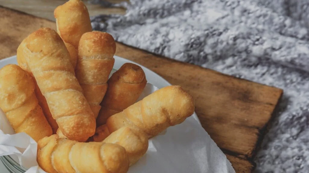 Tequeños vs pastelitos andinos venezolanos