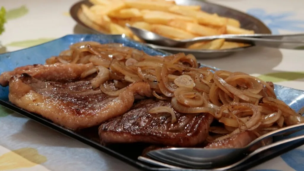 Steak with onions