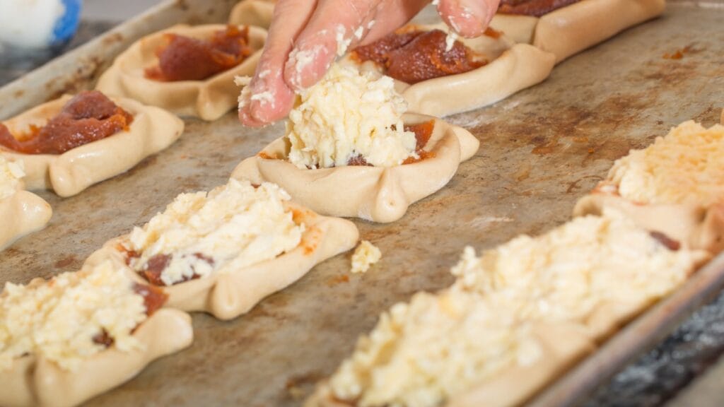 Pastelitos de guayaba con queso cubano